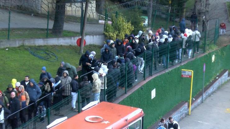 Yılbaşı öncesi akın akın oraya gittiler Metrelerce kuyruk oluştu
