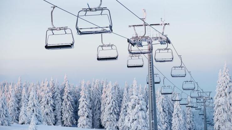 Japonya'da kayak merkezinde facia! Telesiyejde sıkışan çocuk hayatını kaybetti Japonya'da kayak merkezinde facia! Telesiyejde sıkışan çocuk hayatını kaybetti