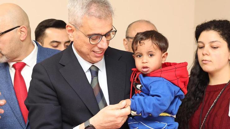 Bakan Memişoğlu, Kahire'de Filistinli hastaları ziyaret etti