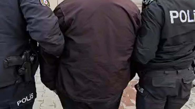 İzmir'de 52 yıl hapis cezası bulunan hükümlü yakalandı İzmir'de 52 yıl hapis cezası bulunan hükümlü yakalandı