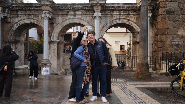 Antalya'da yılın son günü sakin başladı, yoğun devam etti Antalya'da yılın son günü sakin başladı, yoğun devam etti