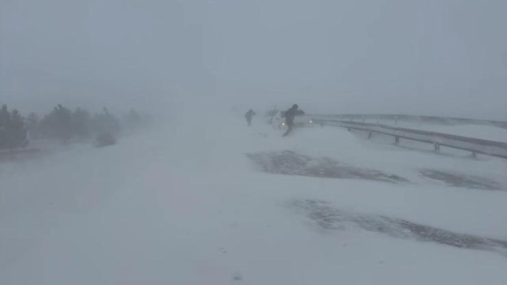 Bölgedeki son durum: Araçlar kara saplandı, insanlar mahsur