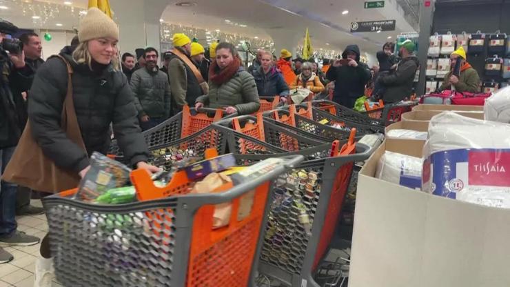 Fransa’da çiftçilerin isyanı büyüyor: “Yerli ürünlerimiz yok sayılıyor”