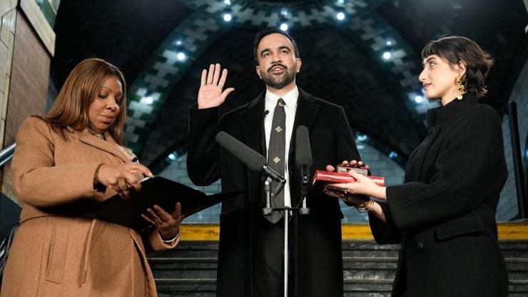 New Yorkta Zohran Mamdani dönemi: Kur’an-ı Kerim üzerine el basarak yemin etti