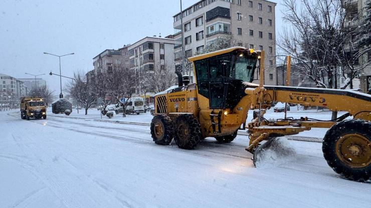 Çorum'da kar beyaza bürüdü Çorum'da kar beyaza bürüdü