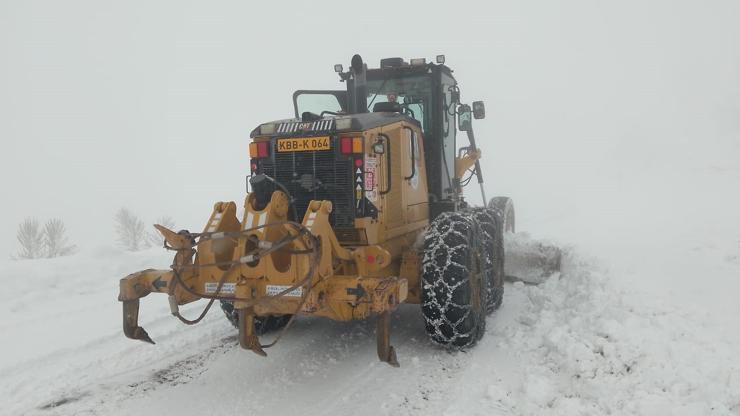 Kayseri’de kar nedeniyle kapanan 300 mahalle yolu açıldı Kayseri’de kar nedeniyle kapanan 300 mahalle yolu açıldı