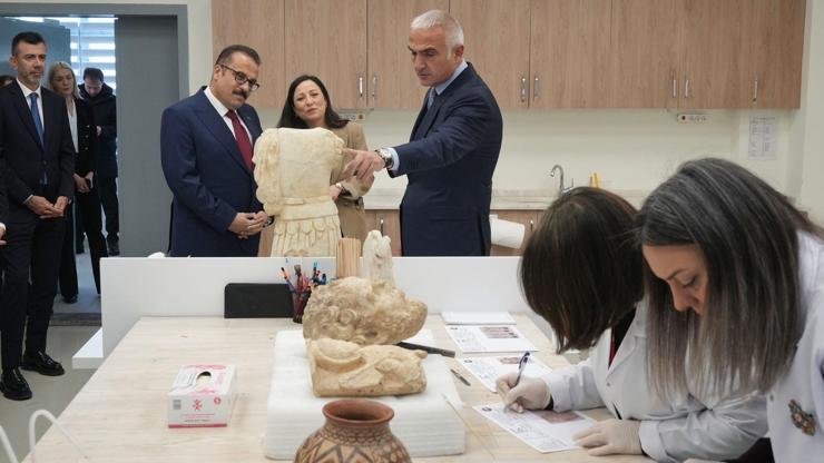 Bakan Ersoy: Kültür varlığı kaçakçılığıyla mücadelede kararlılıkla yol alıyoruz Bakan Ersoy: Kültür varlığı kaçakçılığıyla mücadelede kararlılıkla yol alıyoruz