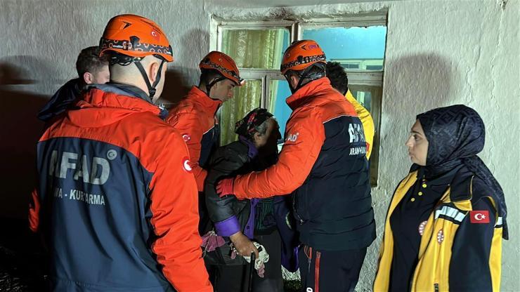 Edirnede gece yarısı kabusu Çatı çöktü, çocuklu aile son anda kurtarıldı