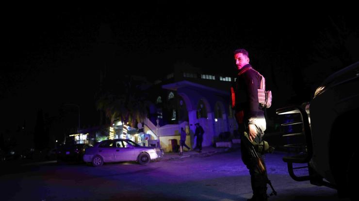 Şam'da askeri havalimanı çevresine roket saldırısı düzenlendi Şam'da askeri havalimanı çevresine roket saldırısı düzenlendi