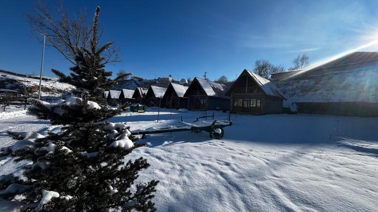 Hava sıcaklığı eksi 24,8’e düştü, araçlar çalışmadı, dev sarkıtlar oluştu Hava sıcaklığı eksi 24,8’e düştü, araçlar çalışmadı, dev sarkıtlar oluştu