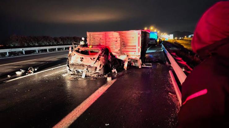 TIR'a arkadan çarpan otomobilin sürücüsü öldü TIR'a arkadan çarpan otomobilin sürücüsü öldü