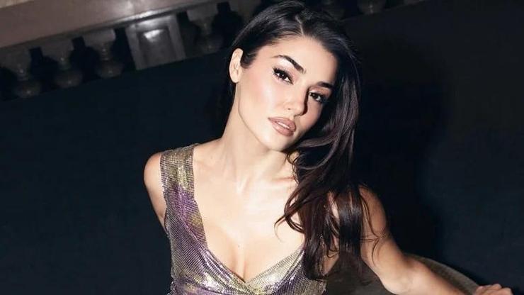 Hande Erçelden Instagram Abonelerine Özel Paylaşım Geleneksel Yılbaşı Ritüelini Uyguladı