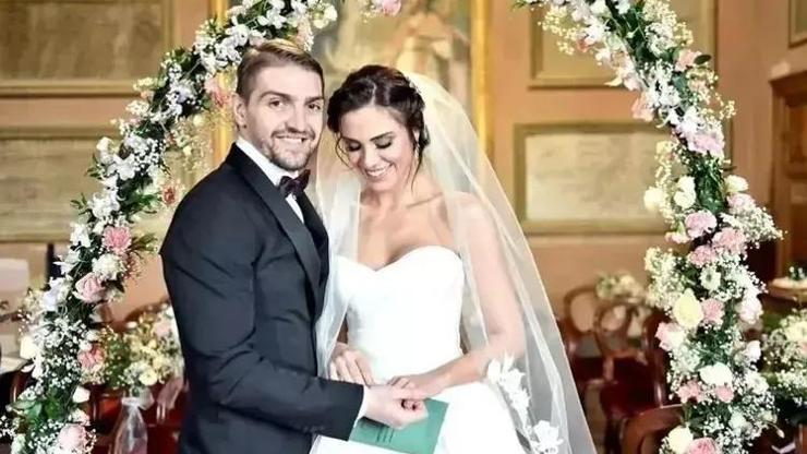 Caner Erkinden Eşi Şükran Ovalıya: İyi ki Kadınım Oldun