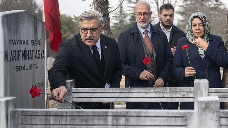 Bayrak Şairi Arif Nihat Asya vefatının 51. yılında kabri başında anıldı
