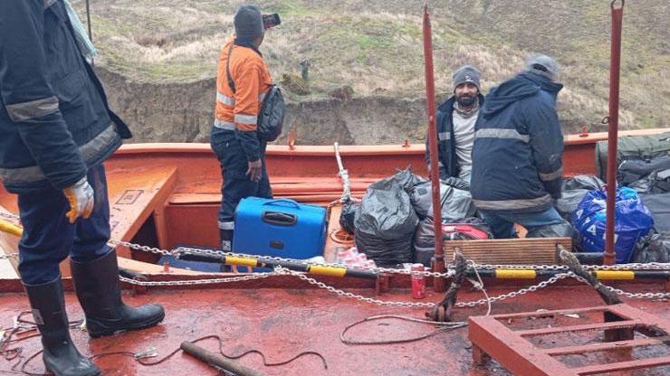 SON DAKİKA... Karadeniz'de sürüklenen Türk gemisi karaya oturdu