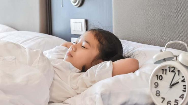 Düzenli uyku çocuklarda okul başarısını artırıyor