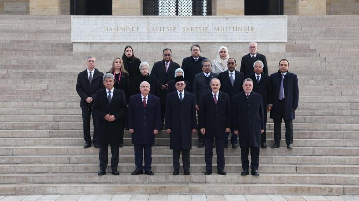 Malezya Başbakanı Enver İbrahim, Anıtkabir'i ziyaret etti
