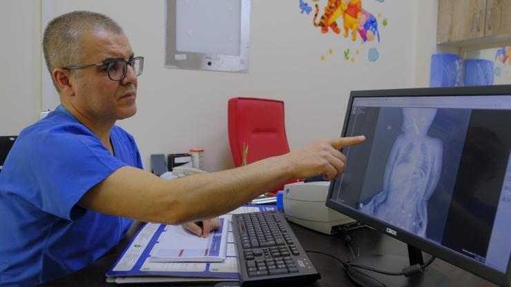 6 aylık bebeğin boğazına kumanda pili kaçtı