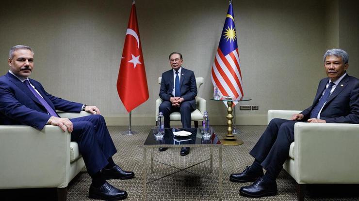 Dışişleri Bakanı Hakan Fidan, Malezya Başbakanı İbrahim ile bir araya geldi Dışişleri Bakanı Hakan Fidan, Malezya Başbakanı İbrahim ile bir araya geldi