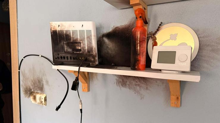 Manisada 3 eve yıldırım düştü