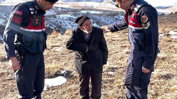 Ayakları çamur diye araca binmek istemedi Jandarmadan duygulandıran yanıt