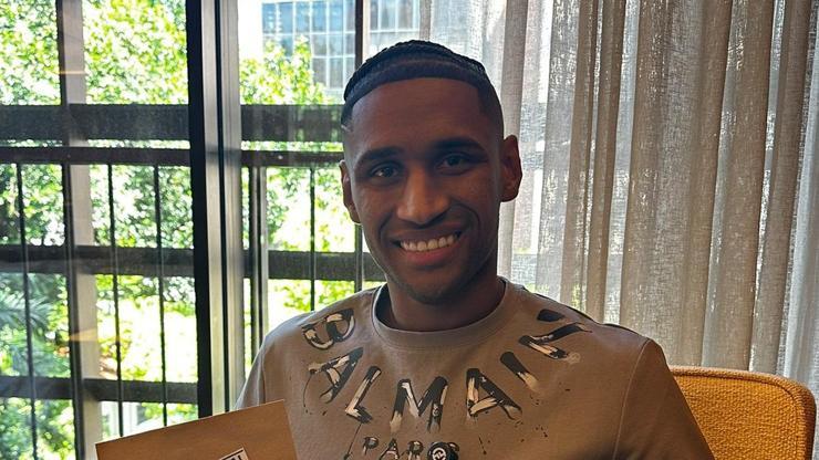 Galatasaray'ın eski futbolcusu Tete, ülkesine geri döndü