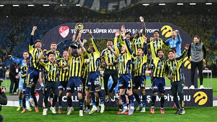  Fenerbahçe yağmurluk ne kadar? Nereden satın alınır?