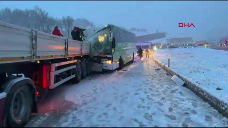 Tokat-Sivas yolunda feci kaza Yolcu otobüsü TIR’a çarptı