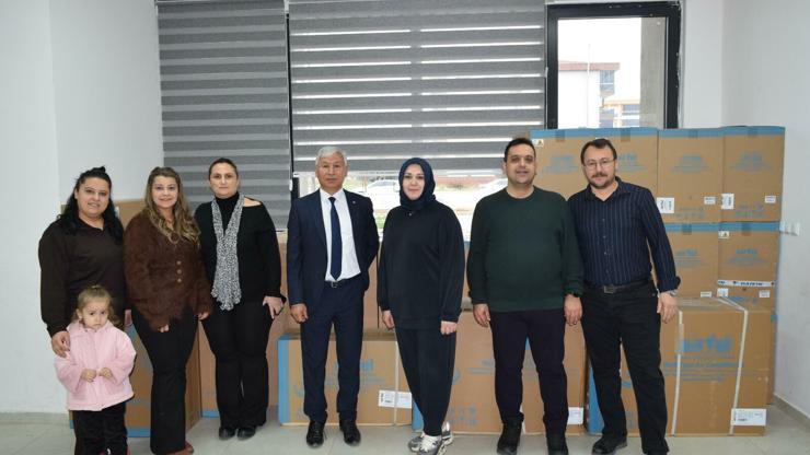 Manisa'da hayırseverlerden ilkokula klima desteği Manisa'da hayırseverlerden ilkokula klima desteği
