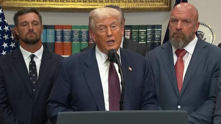 Trump, İran ile ticaret yapan ülkelere yüzde 25 gümrük vergisi getirdi