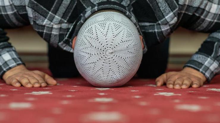 TESBİH NAMAZI NASIL KILINIR, KAÇ REKAT Kandil Gecesinde Tesbih Namazı Kılınışı: Tesbih Namazının Fazileti