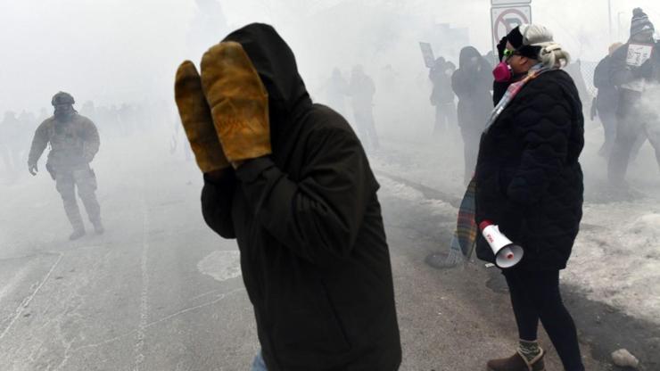 ABDde Minnesotada gerilim sürüyor: Protestocular ile ICE ekipleri arasında arbede çıktı