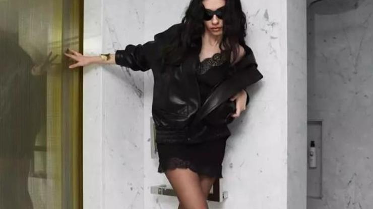 ELLE Style Awards 2026’da Şıklık Yarışı Hazar Ergüçlü Siyah Mini Elbisesiyle Göz Kamaştırdı