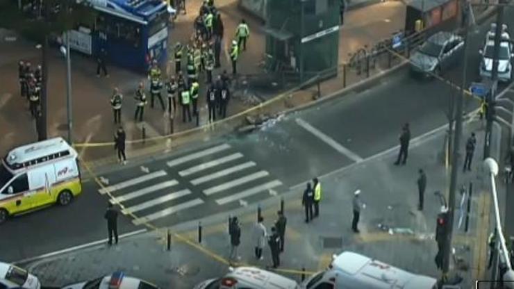 Güney Korede feci kaza Otobüs banka binasına çarptı: 13 yaralı