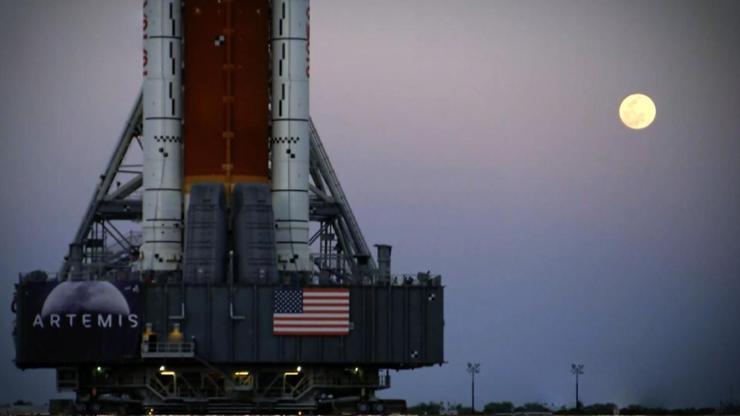 NASA dev roketi Ay yolculuğu için hazırlıyor