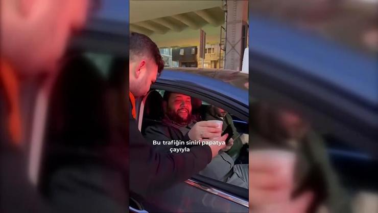 AK Parti Gençlik Kolları trafiğe dikkat çekti: Sürücülere papatya çayı dağıttılar