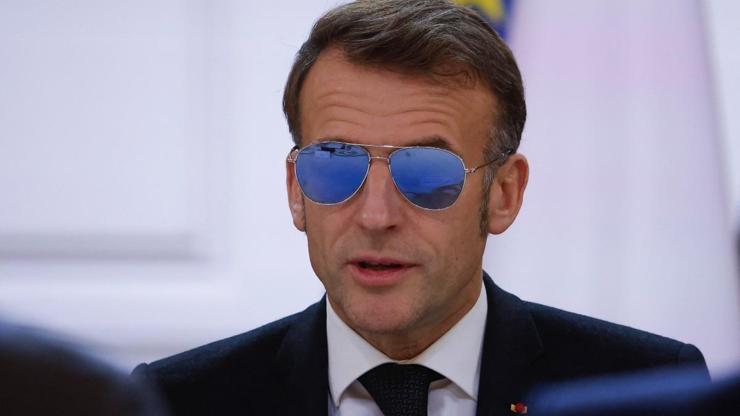 Macronun gözüne ne oldu Gözlük taktı, sorunu espriyle anlattı