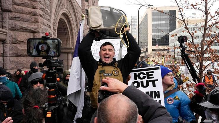 ABD'de Müslüman karşıtı gösteride Kur'an-ı Kerim yakma girişimi