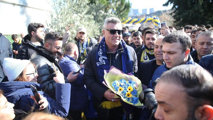  Fenerbahçe Başkanı Saran, Alanya'da kütüphane açılışına katıldı