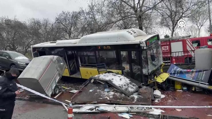 SON DAKİKA | Esenler'de İETT otobüsü otoparka daldı SON DAKİKA | Esenler'de İETT otobüsü otoparka daldı