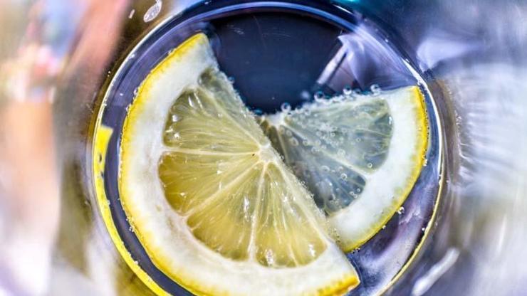 Karbonat ve Limon Dişleri Beyazlatır mı İşte Diş Sağlığına Dair En Yaygın Yanılgılar: Gerçek Nedir, Efsane Nedir