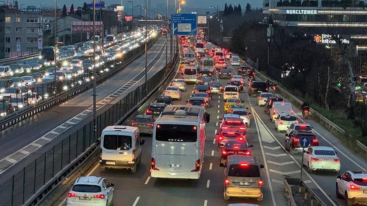  İstanbul’da trafik yoğunluğu yüzde 85’e ulaştı