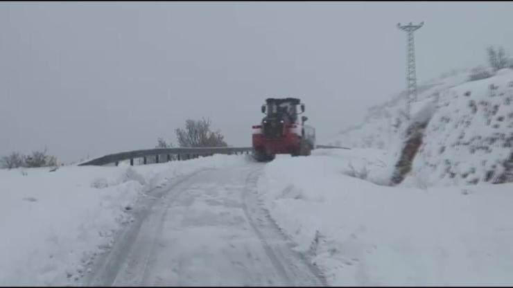 Gercüş’te kapanan 35 köy yolu açıldı Gercüş’te kapanan 35 köy yolu açıldı