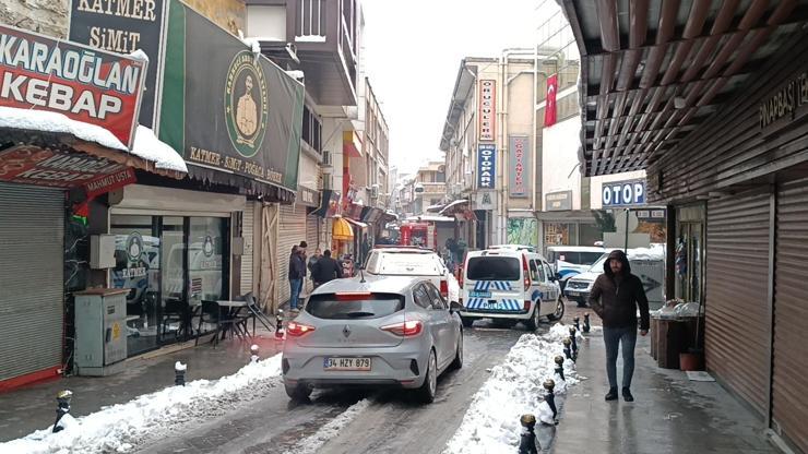 İş merkezindeki yangında 6 kişi dumandan etkilendi