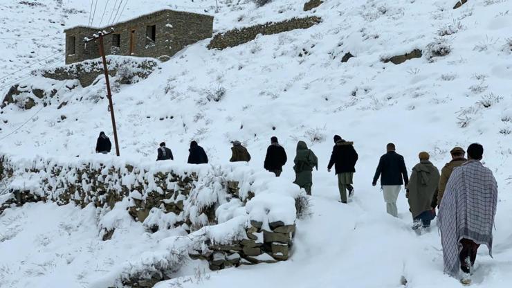 Afganistan’da şiddetli kar ve yağmur felaketi: 61 ölü, yüzlerce ev yıkıldı