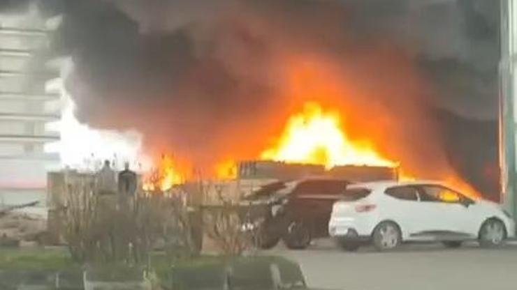  Dumanlar gökyüzünü sardı, ekipler bölgede