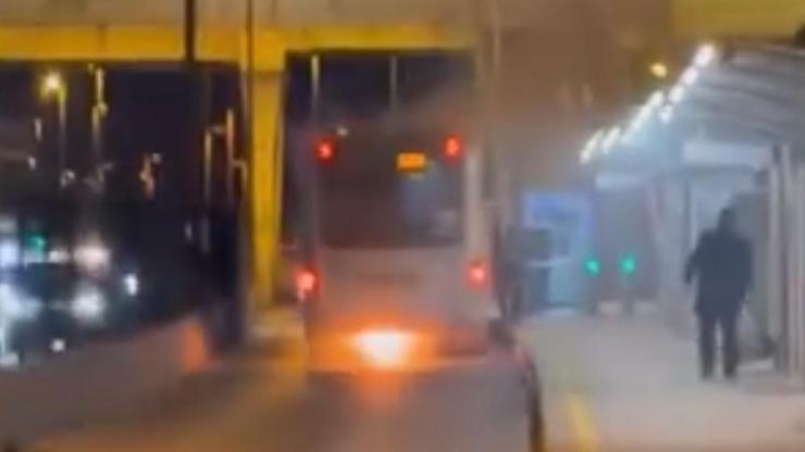 Üsküdar'da metrobüs yangını Üsküdar'da metrobüs yangını
