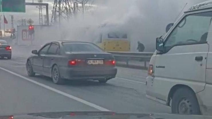 İETT otobüsünde çıkan yangın söndürüldü
