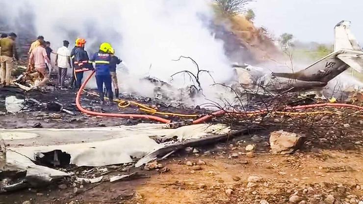 Hindistan’ı sarsan kaza: O eyaletin ikinci ismini taşıyan uçak düştü 5 ölü...
