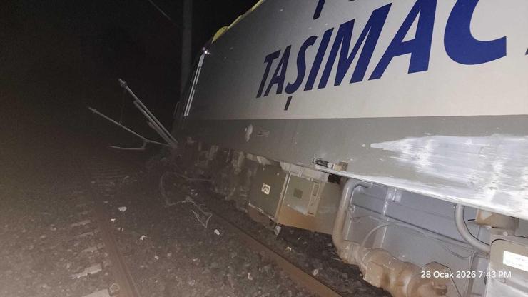 Balıkesir’de toprak kayması Yolcu treni raydan çıktı: 1 yaralı